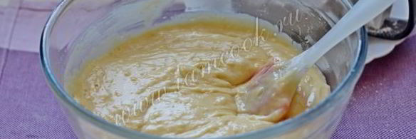 кекс с маком, какао и ягодами