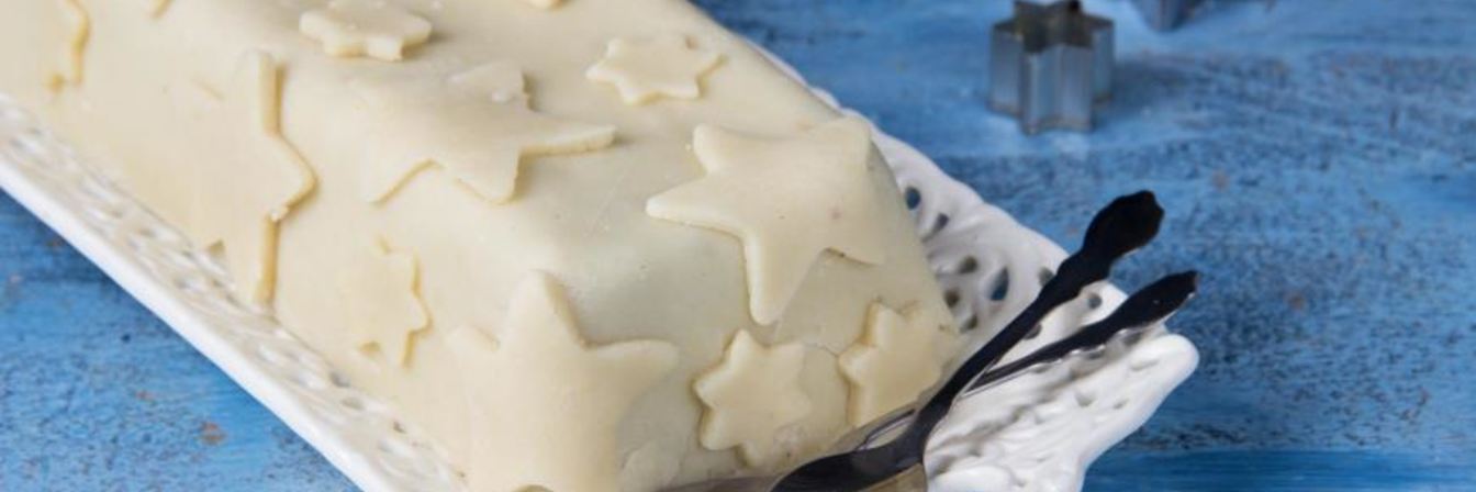 Кекс с орехами и сухофруктами