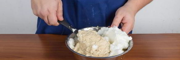 кекс с орехами и сухофруктами