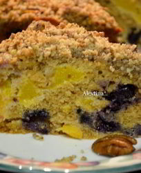 Кекс с персиками и голубикой