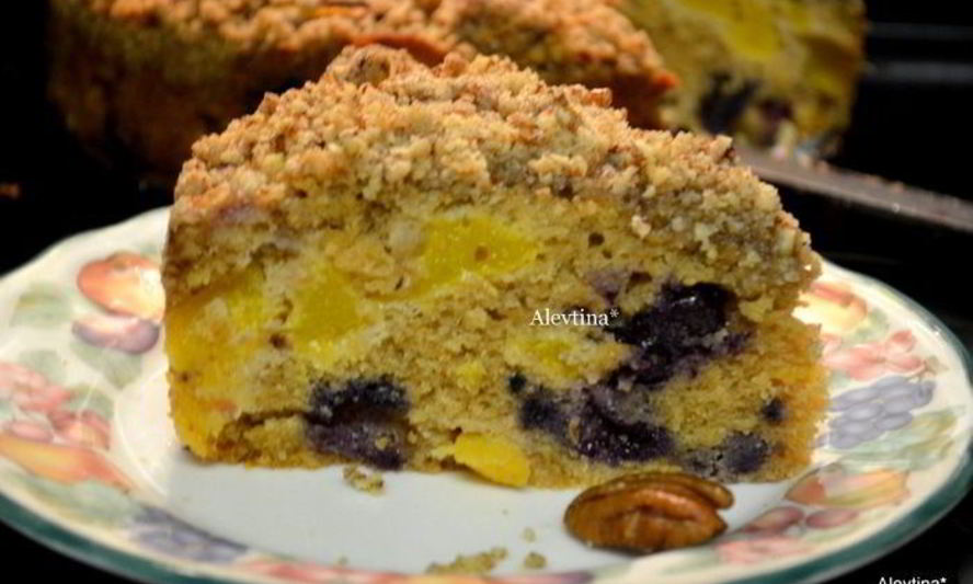 Рецепт кекса с персиками и голубикой