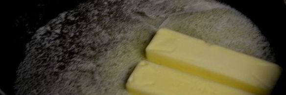 кекс с персиками и голубикой