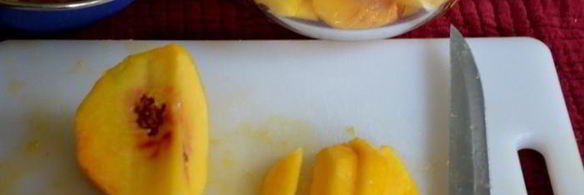 кекс с персиками и голубикой