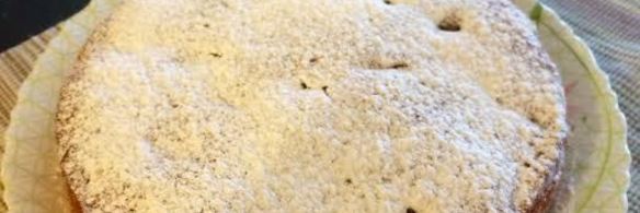 кекс с персиками и малиной