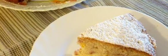 кекс с персиками и малиной