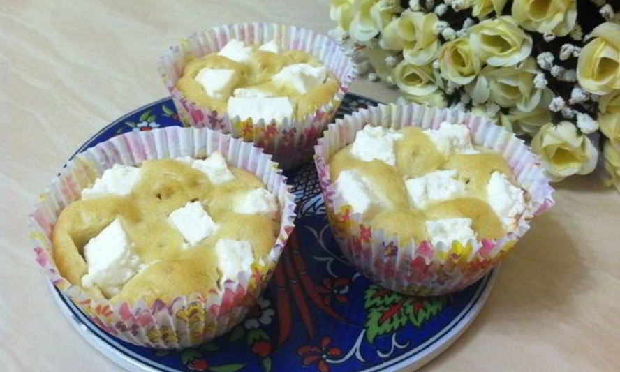 Рецепт кексов с луком и брынзой