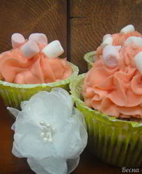 Малиновый капкейк с малиновым кули