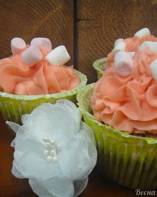 Малиновый капкейк с малиновым кули