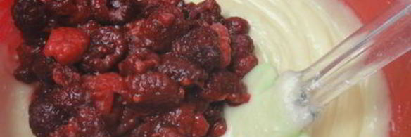 малиновый капкейк с малиновым кули