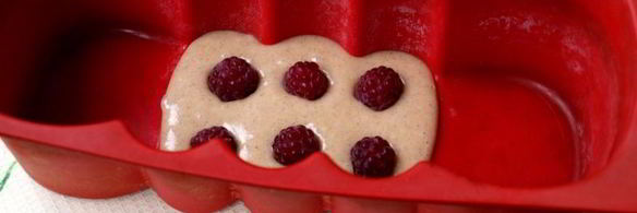 мраморный пряный кекс на сыворотке с малиной