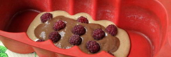 мраморный пряный кекс на сыворотке с малиной