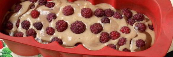 мраморный пряный кекс на сыворотке с малиной