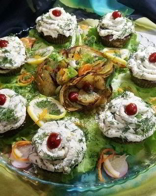 Печеночные кексы с начинкой из кураги и моцареллы