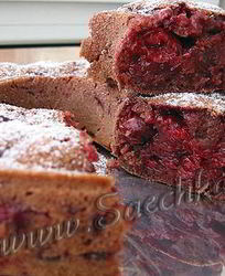 Постный вишнево-шоколадный кекс