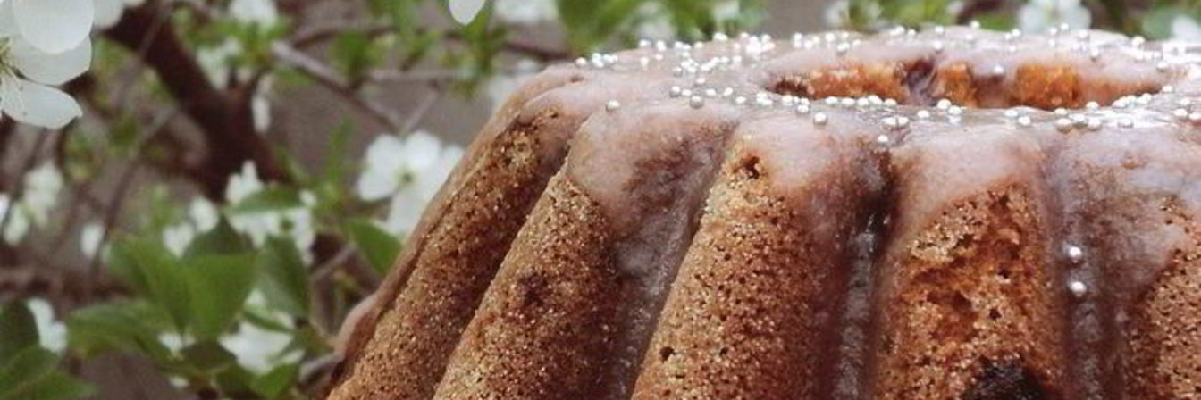 Пряный кекс с вишнями