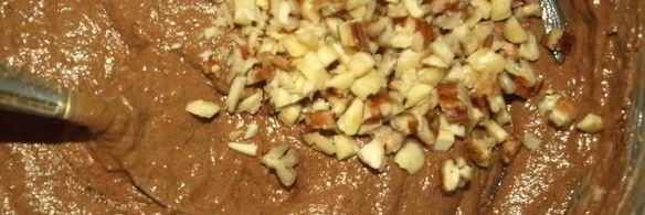 шоколадный кекс с миндалем и орехами пекан