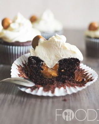 Шоколадные капкейки с начинкой