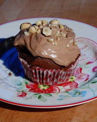 Шоколадные капкейки со сливочно-ореховым кремом