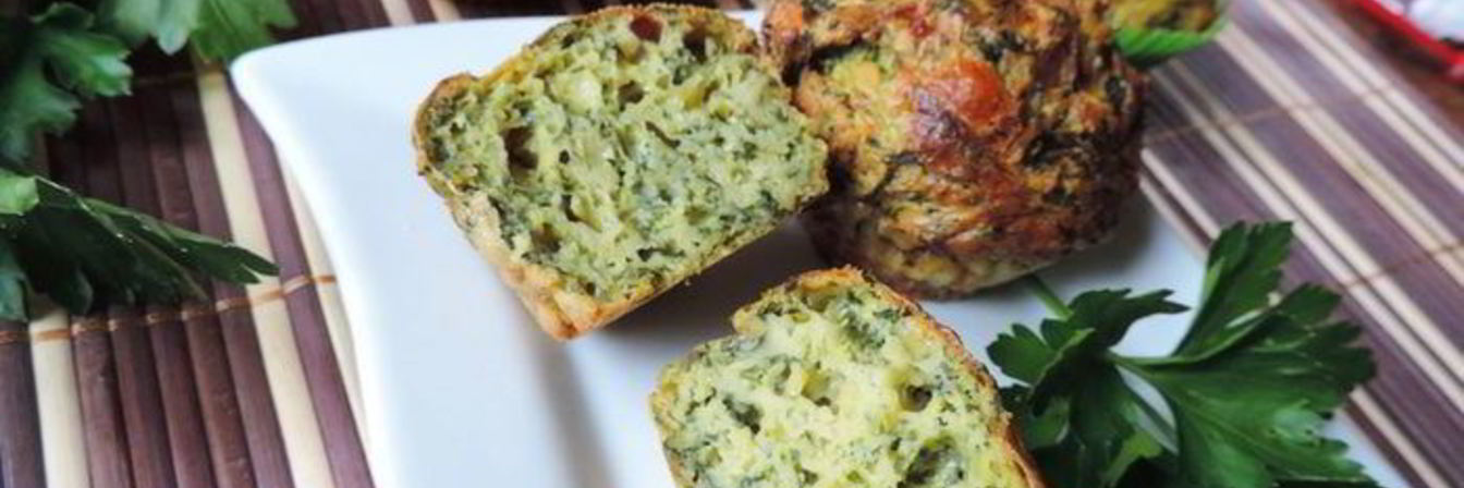 Закусочные кабачковые кексы с творогом, сыром и зеленью