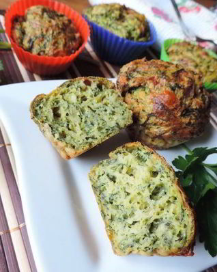 Закусочные кабачковые кексы с творогом, сыром и зеленью