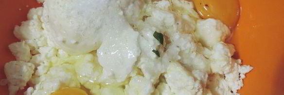 закусочные кабачковые кексы с творогом, сыром и зеленью