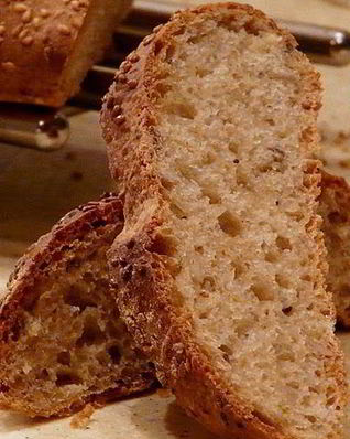 Батон с кукурузной мукой и кунжутом