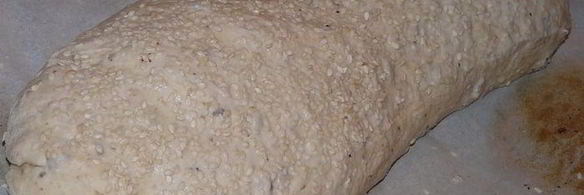 батон с кукурузной мукой и кунжутом