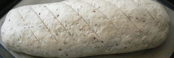 батон с льняными семенами на закваске