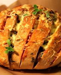 Быстрый закусочный хлеб с грибами и сыром