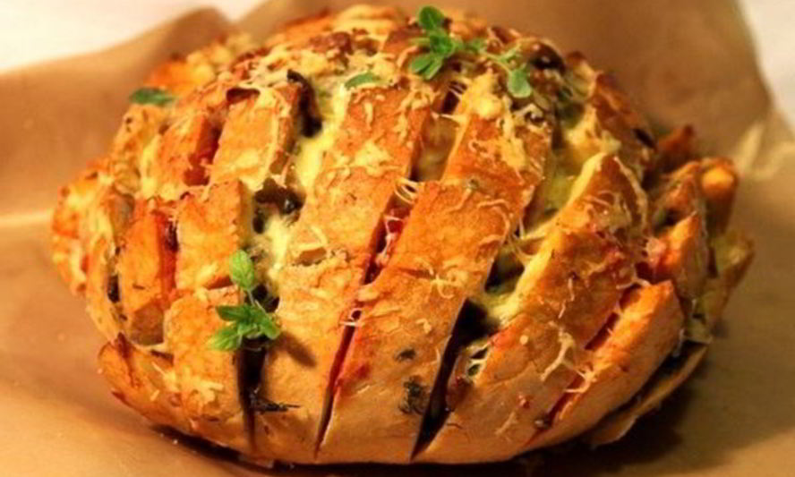 Рецепт быстрого закусочного хлеба с грибами и сыром