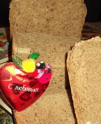 Черный хлеб с тмином и кунжутом