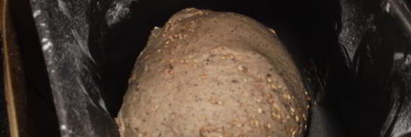 черный хлеб с тмином и кунжутом