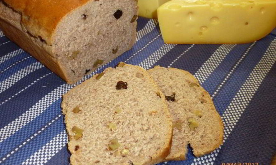 Рецепт французского хлеба на красном вине, с орехами и изюмом