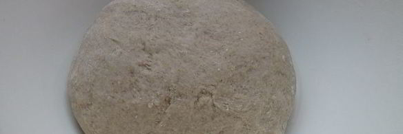 французский хлеб на красном вине, с орехами и изюмом