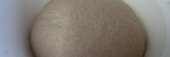 французский хлеб на красном вине, с орехами и изюмом