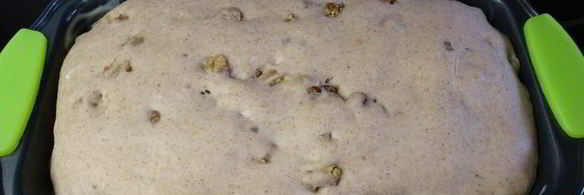 французский хлеб на красном вине, с орехами и изюмом