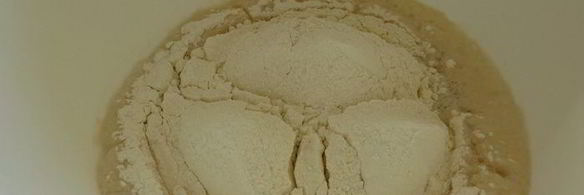 французский хлеб на красном вине, с орехами и изюмом