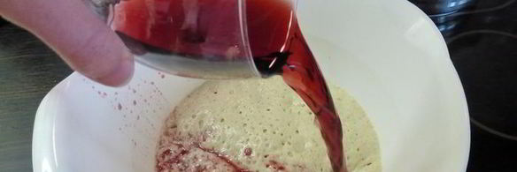 французский хлеб на красном вине, с орехами и изюмом