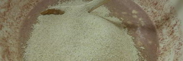 французский хлеб на красном вине, с орехами и изюмом