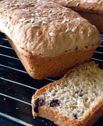 Хлеб без замеса с изюмом и семечками