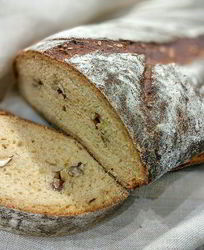 Хлеб на печеных яблоках с орешками