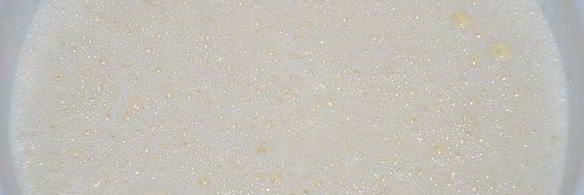 хлеб с маслинами и сыром джюгас