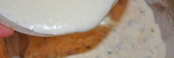 хлеб с маслинами и сыром джюгас