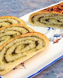 Хлеб с начинкой из чеснока и зелени