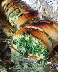 Хлеб с травами и чесноком