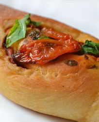 Хлеб с вялеными томатами