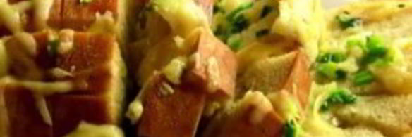 хлеб, запеченный с сыром и чесноком