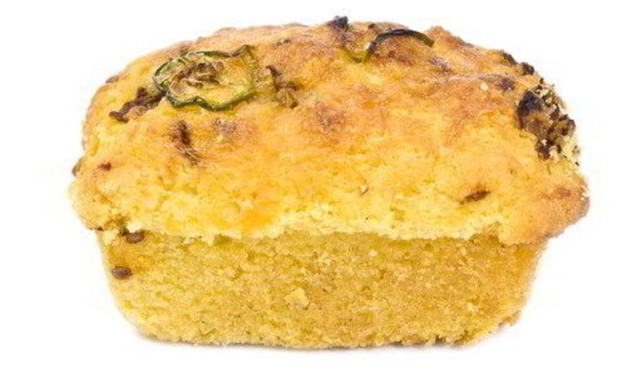Рецепт кукурузного хлеба с чеддером, халапеньо и зеленым луком