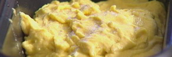 кукурузный хлеб с голубым сыром