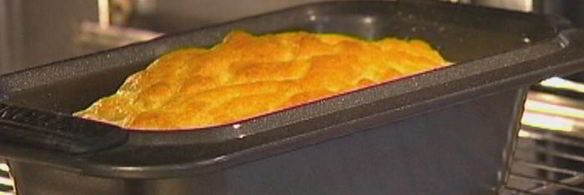 кукурузный хлеб с голубым сыром